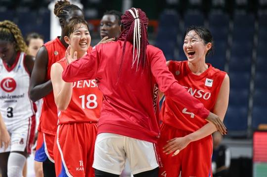 덴소 야부 미나미(왼쪽)와 가와이 마이(오른쪽). 사진[연합뉴스]