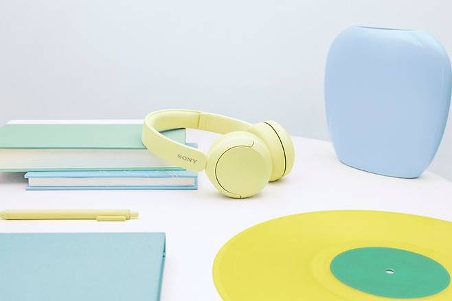 [서울=뉴시스]소니 무선헤드폰 'WH-CH520'의 제품 컷. (사진=소니코리아 제공) 2025.09.05. photo@newsis.com *재판매 및 DB 금지