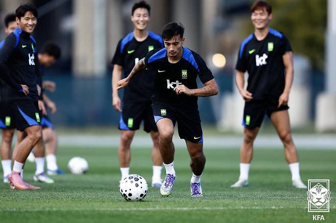 [서울=뉴시스] 축구국가대표팀 옌스 카스트로프가 4일(현지 시간) 미국 뉴욕주 아이칸 스타디움에서 2026 북중미 월드컵 대비 미국과의 평가전을 앞두고 훈련하고 있다. (사진=대한축구협회 제공) 2025.09.05. photo@newsis.com *재판매 및 DB 금지