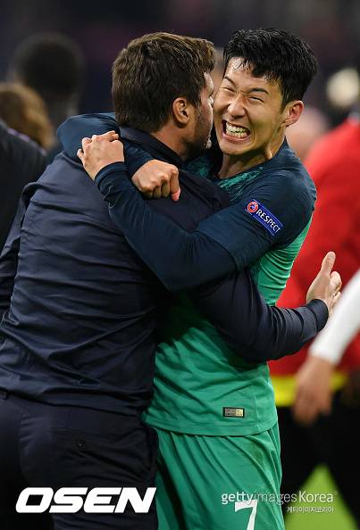 [사진] 마우리시오 포체티노와 손흥민 ⓒGettyimages(무단전재 및 재배포 금지)