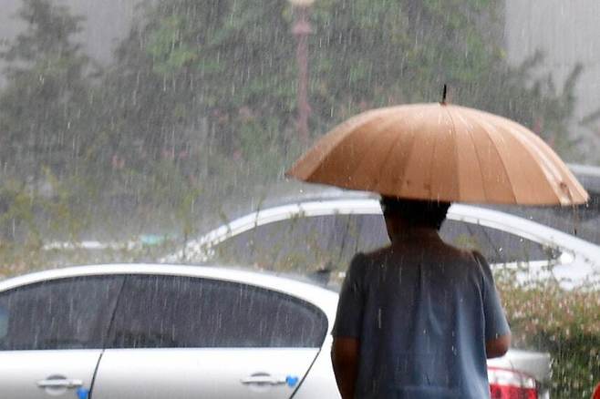 6일 전국적으로 강한 비가 내릴 것으로 예상된다. 뉴스1