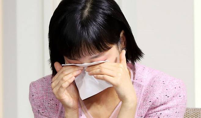 배우 김고은이 제작발표회 현장에서 작품 속 장면을 떠올리다 감정을 주체하지 못하고 눈물을 터뜨렸다. 뉴시스