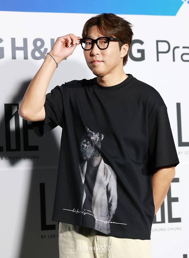 (서울=뉴스1) 권현진 기자 = 방송인 대도서관이 4일 서울 중구 동대문디자인플라자(DDP)에서 열린 2026 S/S서울패션위크 라이(LIE) 패션쇼에 참석해 포즈를 취하고 있다. 2025.9.4/뉴스1  Copyright (C) 뉴스1. All rights reserved. 무단 전재 및 재배포,  AI학습 이용 금지. /사진=(서울=뉴스1) 권현진 기자