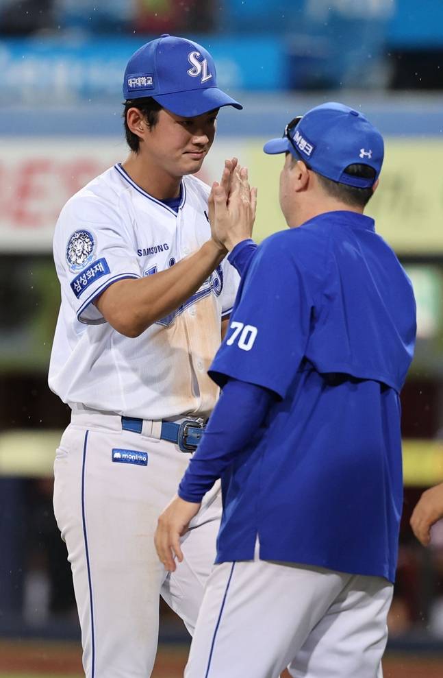 구자욱(왼쪽)과 박진만 감독. /사진=삼성 라이온즈