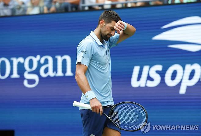 조코비치 '안 풀리네' [AFP=연합뉴스]