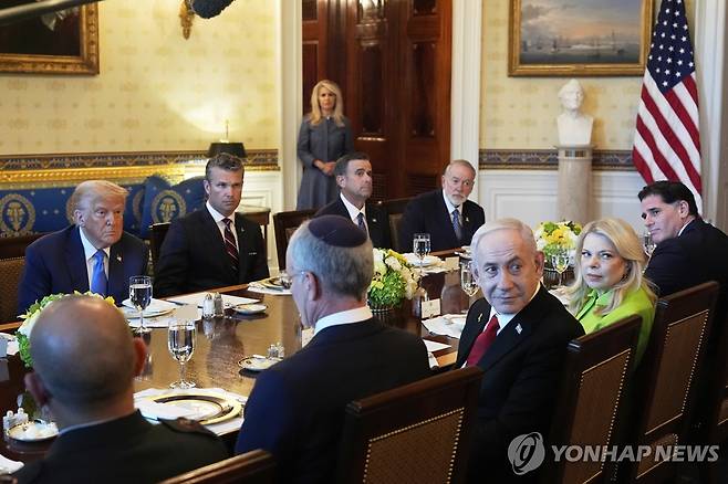 노벨평화상 추천을 받으며 자신을 '전쟁영웅'으로 칭하고 있는 트럼프 대통령[AP=연합뉴스 자료사진. 재판매 및 DB 금지]