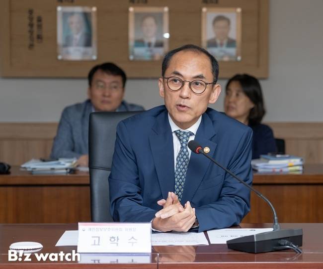고학수 개인정보보호위원회 위원장이 4일 서울 종로구 정부서울청사에서 개최된 '제47차 GPA 서울총회 준비현황 브리핑' 에서&nbsp; GPA 준비 현황에 대해 발표를 하고 있다./사진=개인정보보호위원회 제공