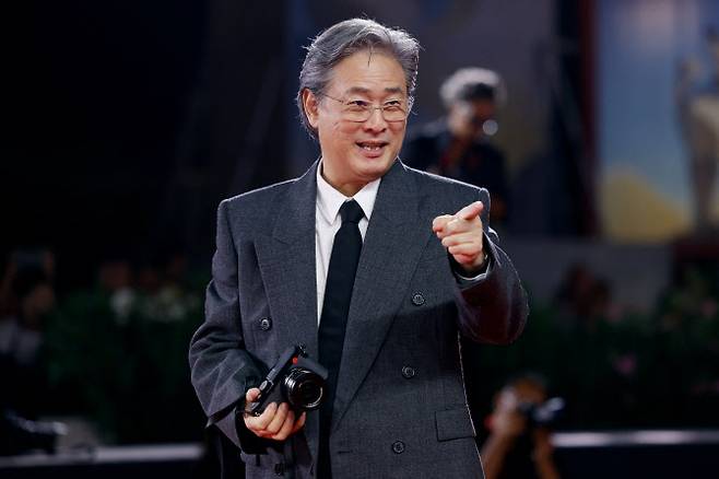 지난달 30일(한국시간) 제82회 베니스국제영화제 ‘어쩔수가없다’ 월드 프리미어 상영회에 참석한 박찬욱 감독. (사진=로이터)