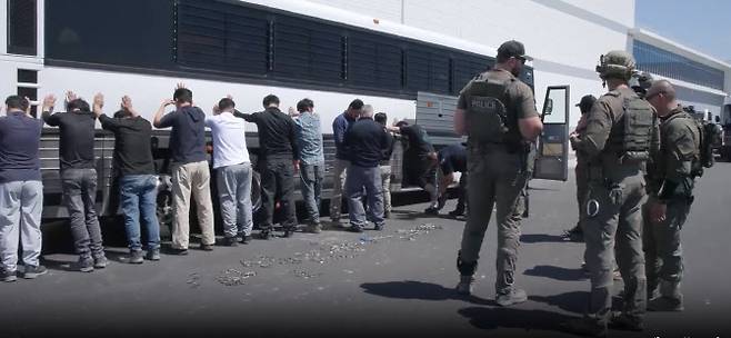 (출처=미국 ICE 영상 캡처)