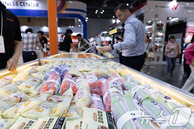 6월 10일 경기 고양시 킨텍스에서 열린 '서울푸드 2025'에 다양한 식품들이 진열돼 있다. 2025.6.10/뉴스1 ⓒ News1 이승배 기자