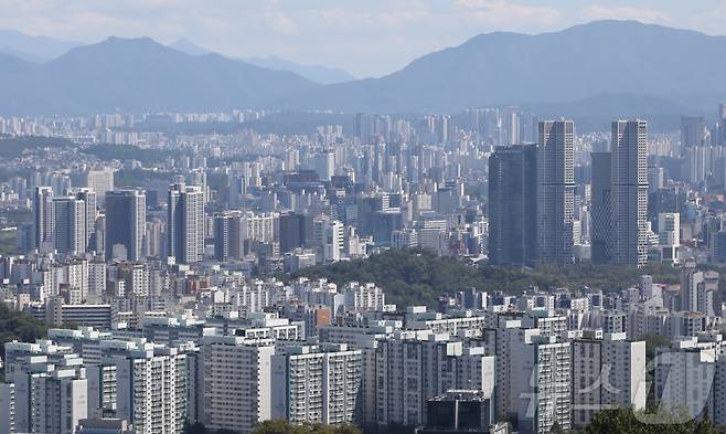 서울 중구 남산에서 바라본 시내 아파트 단지. 2025.9.5/뉴스1 ⓒ News1 권준언 기자