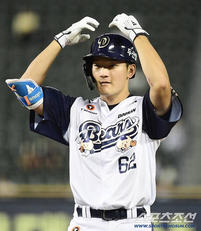 22일 잠실구장에서 열린 두산과 KT의 경기. 5회말 동점 1타점 적시타 날린 두산 안재석. 잠실=송정헌 기자songs@sportschosun.com/2025.08.22/