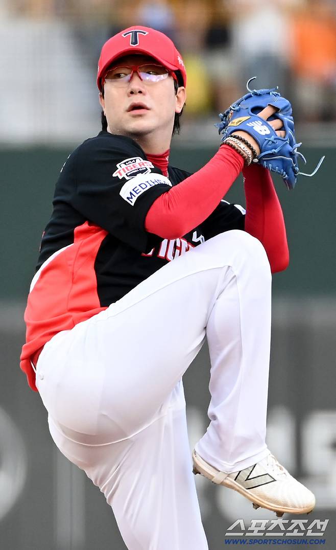 7일 부산 사직야구장에서 열린 KIA와 롯데의 경기, KIA 선발투수 양현종이 역투하고 있다. 부산=허상욱 기자wook@sportschosun.com/2025.08.07/