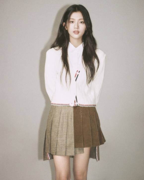 배우 신은수가 넷플릭스 오리지널 영화 '고백의 역사'에서 박세리 역을 맡아 사랑스러운 매력을 보여줬다. /넷플릭스