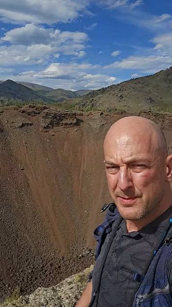 한 외국인 유튜버가 촬영한 몽골 오랑터거 화산 분화구. /유튜브 @tonybaba