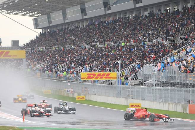2010년 전남 영암에서 개최된 한국 최초의 F1 대회 'F1 코리아 그랑프리' 결승 장면. 2013년 이후 대회는 열리지 않았고, 인천시가 다시 유치전에 뛰어들었다. /김영근 기자