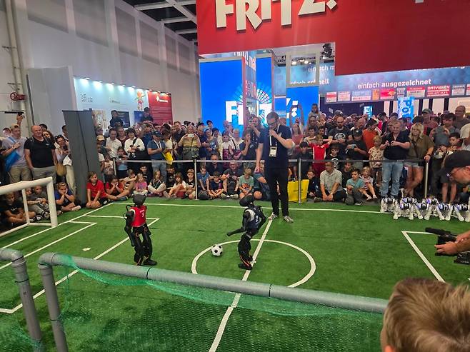 독일 베를린 'IFA 2025'에서 열린 로봇 축구 대회./유지한 기자