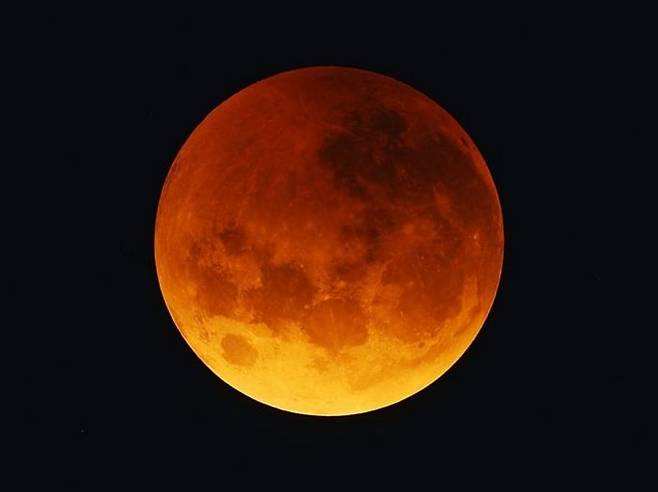 2022년 11월8일 밀양아리랑우주천문대에서 촬영한 개기월식.ⓒ뉴시스