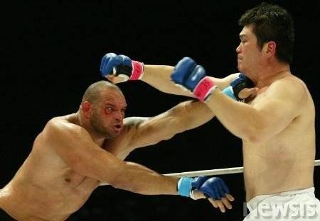 이태현의 종합격투기 프라이드 경기 모습. 뉴시스