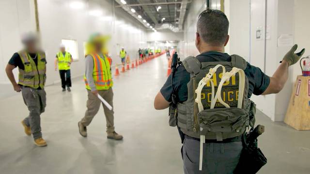 美 이민당국이 공개한 현대차-LG엔솔 이민 단속 사진 . 미 이민세관단속국(ICE) 홈페이지. 연합뉴스