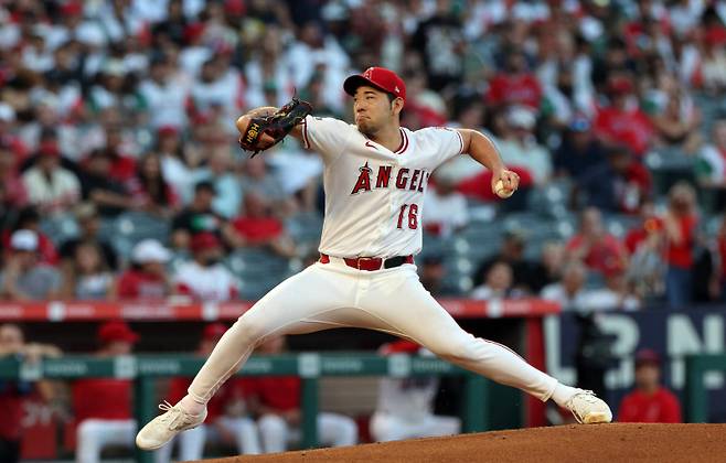 <yonhap photo-3534=""> ANAHEIM, CALIFORNIA - SEPTEMBER 6: Starting pitcher Yusei Kikuchi #16 of the Los Angeles Angels delivers a pitch against Athletics during the first inning at Angel Stadium of Anaheim on September 6, 2025 in Anaheim, California. Kevork Djansezian/Getty Images/AFP (Photo by KEVORK DJANSEZIAN / GETTY IMAGES NORTH AMERICA / Getty Images via AFP)/2025-09-07 11:43:17/ <저작권자 ⓒ 1980-2025 ㈜연합뉴스. 무단 전재 재배포 금지, AI 학습 및 활용 금지></yonhap>