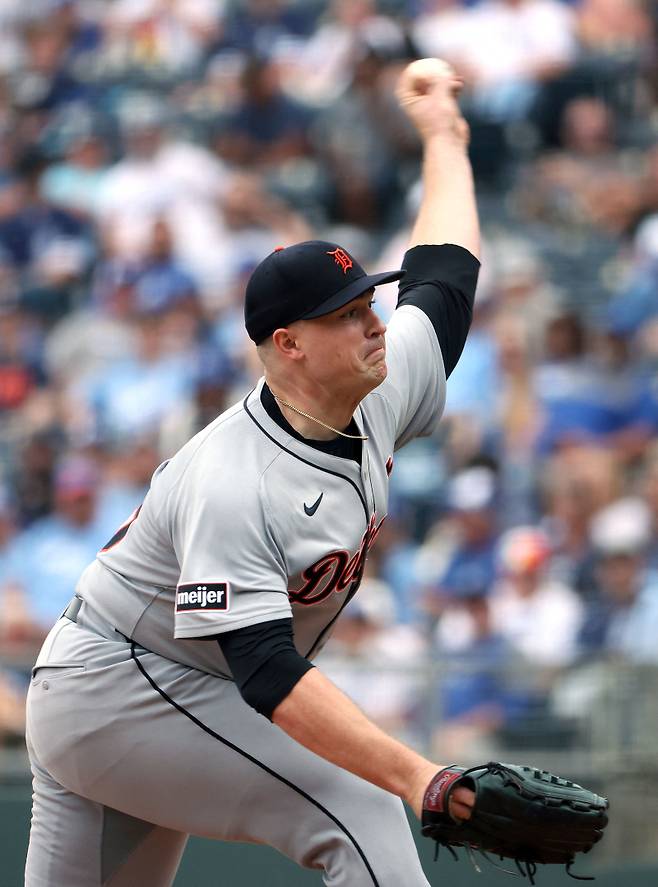 <yonhap photo-2115=""> KANSAS CITY, MISSOURI - AUGUST 31: Starting pitcher Tarik Skubal #29 of the Detroit Tigers pitches during the game against the Kansas City Royals at Kauffman Stadium on August 31, 2025 in Kansas City, Missouri. Jamie Squire/Getty Images/AFP (Photo by JAMIE SQUIRE / GETTY IMAGES NORTH AMERICA / Getty Images via AFP)/2025-09-01 06:36:58/ <저작권자 ⓒ 1980-2025 ㈜연합뉴스. 무단 전재 재배포 금지, AI 학습 및 활용 금지></yonhap>