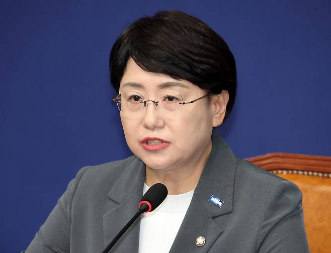 김선민 조국혁신당 대표 권한대행이 지난 5일 국회에서 열린 성 비위 사건 관련 기자회견에서 발언하고 있다. 박민규 선임기자