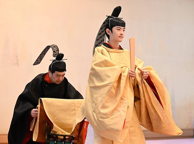 일본 히사히토 왕자가 6일 도쿄 고쿄(황거)에서 성년식을 치르고 있다. EPA연합뉴스