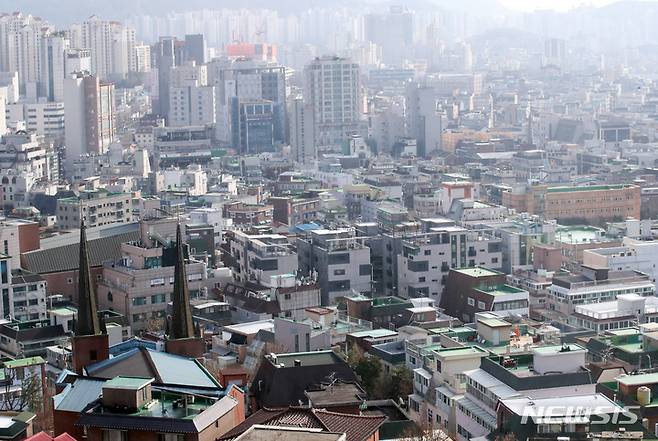 [서울=뉴시스] 고범준 기자 = 사진은 지난 2021년 12월6일 오후 서울 은평구의 빌라 밀집지역 모습. 2021.12.06. bjko@newsis.com