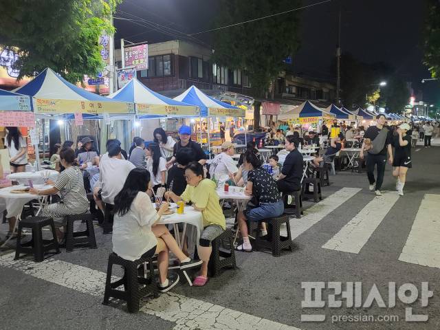 ▲광주 남구 군분로에서 열린 글로벌 토요야시장.2025.09.06ⓒ프레시안(김보현)