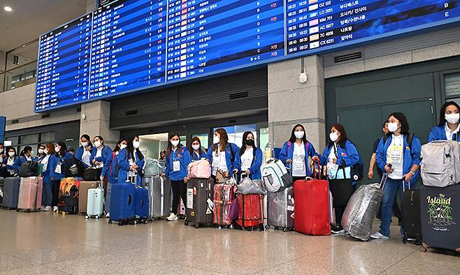지난 2024년 8월 6일 외국인 가사관리사 시범사업에 참여하기 위해 필리핀 노동자들이 인천국제공항을 통해 한국에 입국한 모습. 서울시 제공