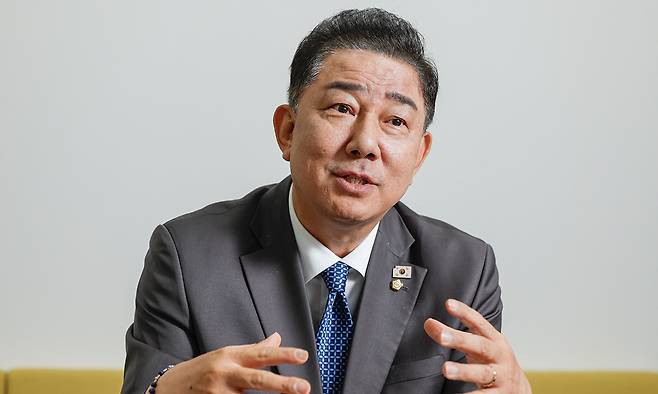 더불어민주당 김병기 원내대표가 4일 오전 국회 민주당 원내대표실에서 진행한 세계일보와의 인터뷰에서 현안에 대한 자신의 입장을 밝히고 있다. 최상수 기자