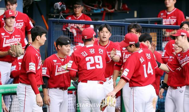 [한번에쓱]이숭용 감독 축하 '박해민 삼진잡으려 2000K 완성' 김광현