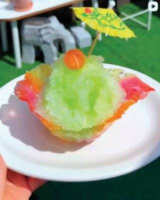 사탕을 녹여 만든 그릇에 담아낸 빙수. 인스타그램 ‘akkiri_’ 계정 캡처&nbsp;