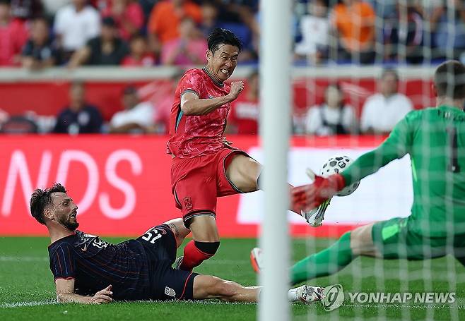 손흥민, 선제골 (해리슨[미국 뉴저지주]=연합뉴스) 윤동진 기자 = 6일(현지시간) 미국 뉴저지주 해리슨 스포츠일러스트레이티드 스타디움에서 열린 한국 대 미국 친선경기에서 한국 손흥민이 골을 넣고 있다. 2025.9.7 mon@yna.co.kr