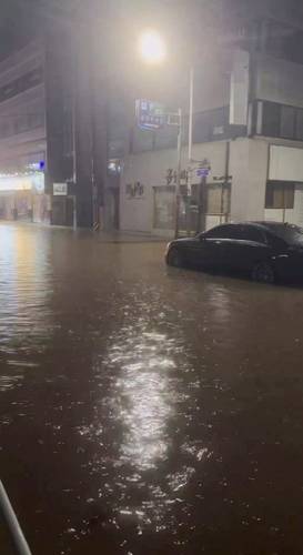 빗물에 잠긴 군산 나운동 도로 [독자 제공. 재판매 및 DB 금지]