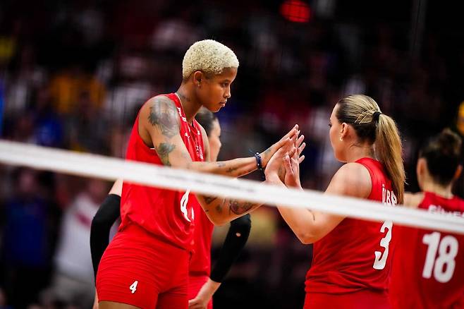 득점 후 기뻐하는 튀르키예의 바르가스(왼쪽) [FIVB 홈피 캡처. 재판매 및 DB 금지]