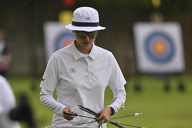 광주국제양궁장에서 훈련 중인 안산.