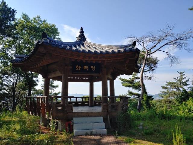 김유신 장군의 위엄을 드러나게 했던 화백회의 장소 도당산의 화백정.