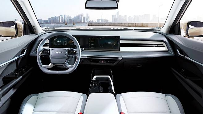 KGM 토레스 실내