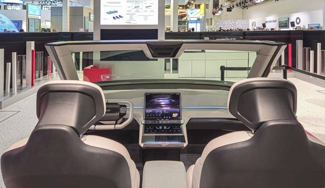 현대모비스 홀로그래픽 윈드쉴드 디스플레이./사진=한국자동차기자협회 출장기자단