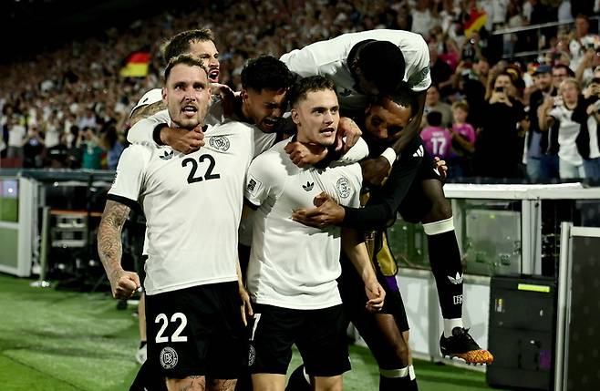 8일 북아일랜드와 경기에서 플로리안 비르츠의 쐐기골이 터지자 기뻐하는 독일 선수들