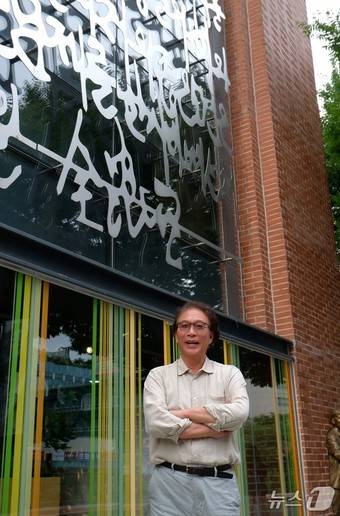 서울 종로구 전태일 기념관에서 뉴스1과 인터뷰를 나누고 있는 박승흡 전태일재단 이사장. ⓒ News1 윤슬빈 기자