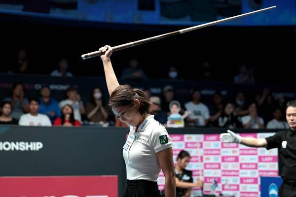7일 경기도 고양시 고양 킨텍스 PBA 스타디움에서 열린 2025-26시즌 4차투어 'SY 베리테옴므 PBA-LPBA 챔피언십' LPBA 결승서 스롱 피이비를 꺾고 우승을 차지한 김가영이 기뻐하고 있다. /사진=PBA