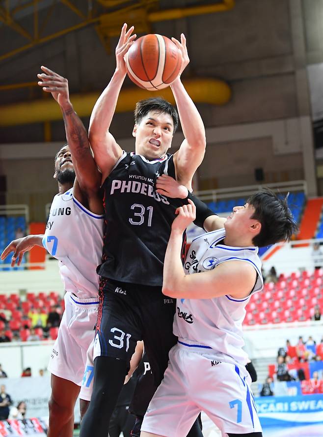 KCC 장재석. 사진제공=KBL