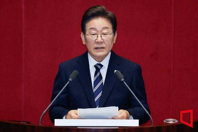 이재명 대통령이 26일 오전 서울 여의도 국회에서 열린 제426회국회(임시회) 제2차 본회의에서 2025년도 제2회 추가경정예산안에 대한 정부의 시정연설을 하고 있다. 국회사진기자단