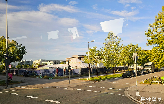 독일 뮌헨 일대에마련된 IAA 모빌리티 2025 야외 전시회장 모습. 뮌헨=김재형 기자 monami@donga.com