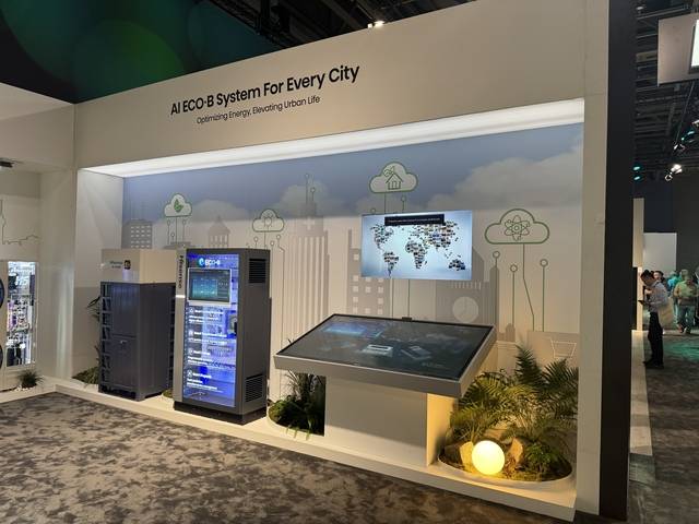 6일(현지시간) 방문한 중국 하이센스 부스에서 AI 에코 B 시스템을 소개하고 있는 모습. 이상현 기자