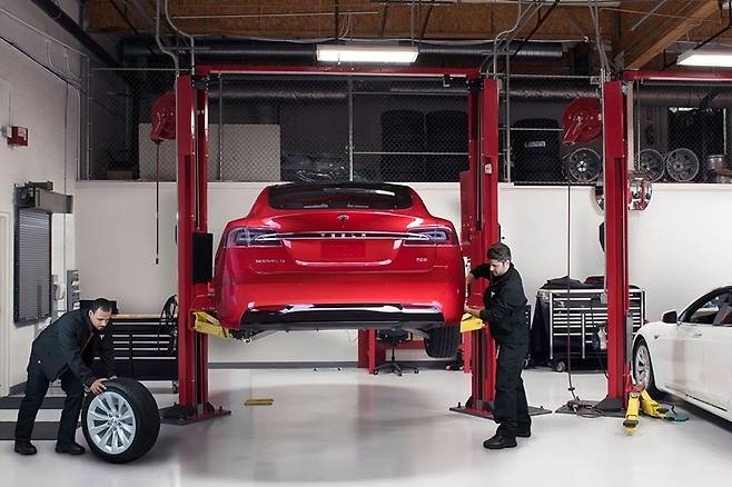 테슬라 서비스 센터 사진=테슬라