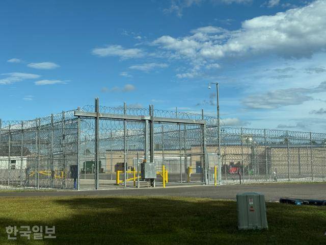 6일 미국 조지아주 최남단 포크스턴에 있는 디레이 제임스 교정 시설. 한국인 300여 명이 구금돼 있다. 건물마다 철조망이 촘촘하다. 포크스턴=권경성 특파원